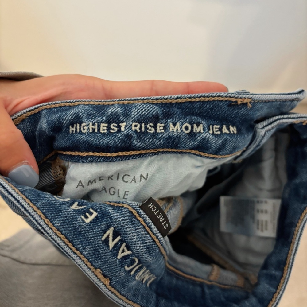 American Eagle Outfitters - Highest Rise Mom Jean - Size 000 - Picture 6 of 11